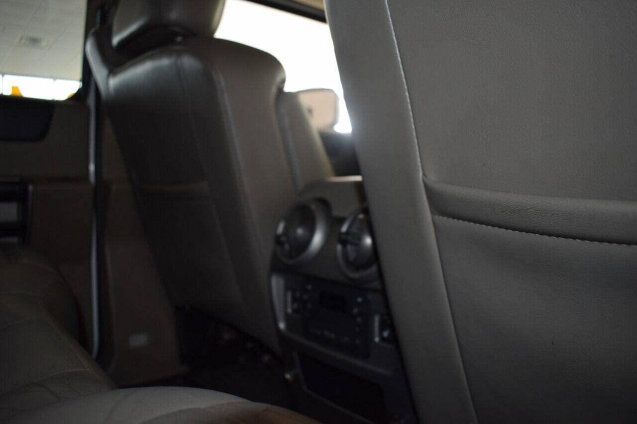 Used 2003 HUMMER H2 w/ Preferred Equipment Group AWD/4WD image 41