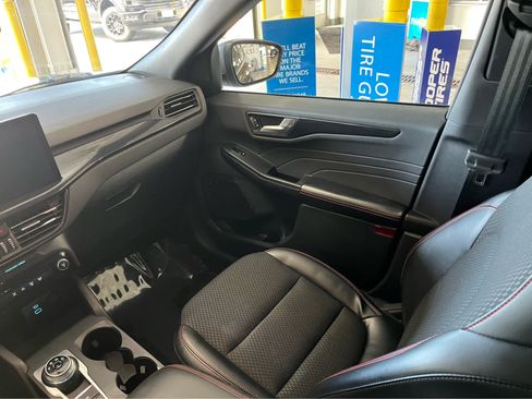 Certified 2023 Ford Escape ST-Line w/ Tech Pack #1 AWD/4WD image 9