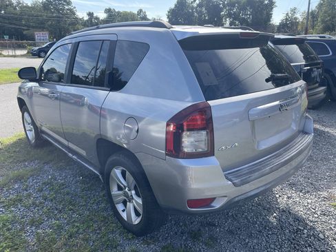 Used 2016 Jeep Compass Latitude AWD/4WD image 5