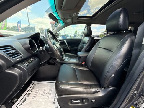 Used 2010 Toyota Highlander SE FWD image 9