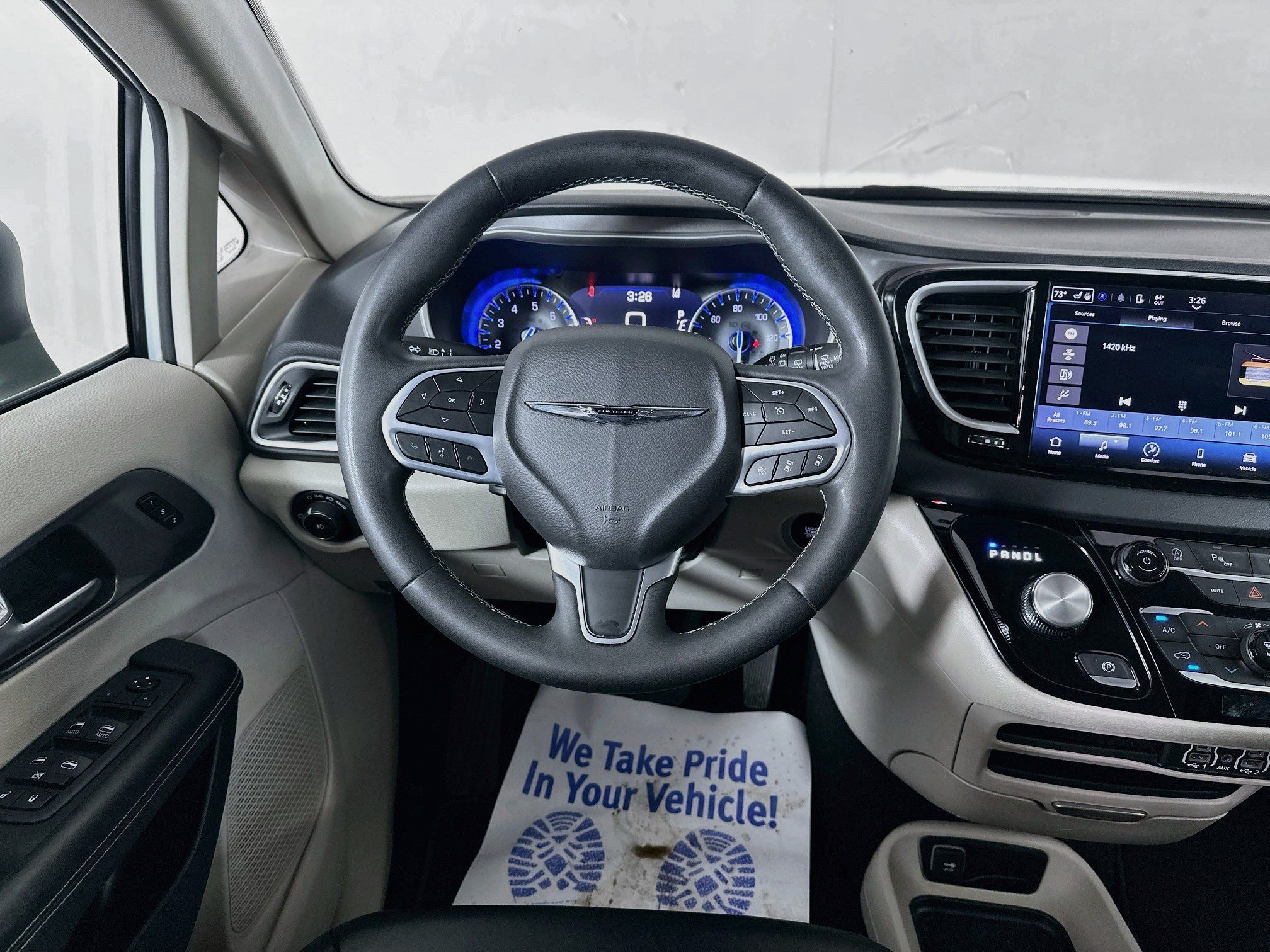 Used 2023 Chrysler Pacifica Touring-L FWD image 20