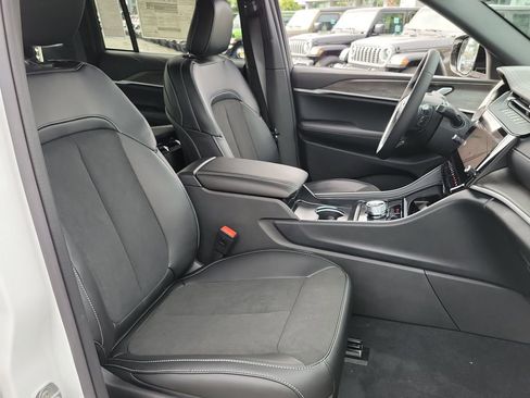 New 2026 Jeep Grand Cherokee Altitude RWD image 18
