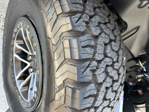 Used 2025 Jeep Wrangler Unlimited Rubicon AWD/4WD image 8