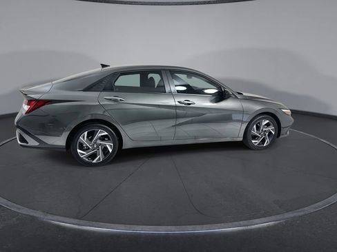 Certified 2025 Hyundai Elantra SEL FWD image 9