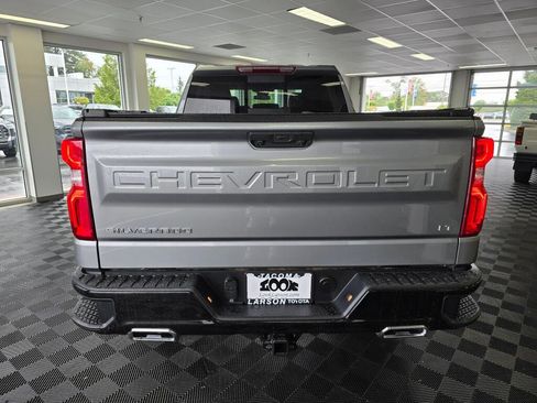 Used 2025 Chevrolet Silverado 1500 LT Trail Boss w/ Convenience Package II AWD/4WD image 4