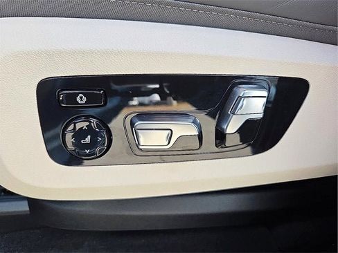 Used 2025 BMW X7 xDrive40i w/ Executive Package image 16