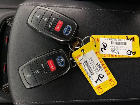 Certified 2022 Toyota Venza Limited AWD/4WD image 24