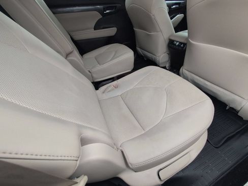 Used 2022 Toyota Highlander Limited AWD/4WD image 31