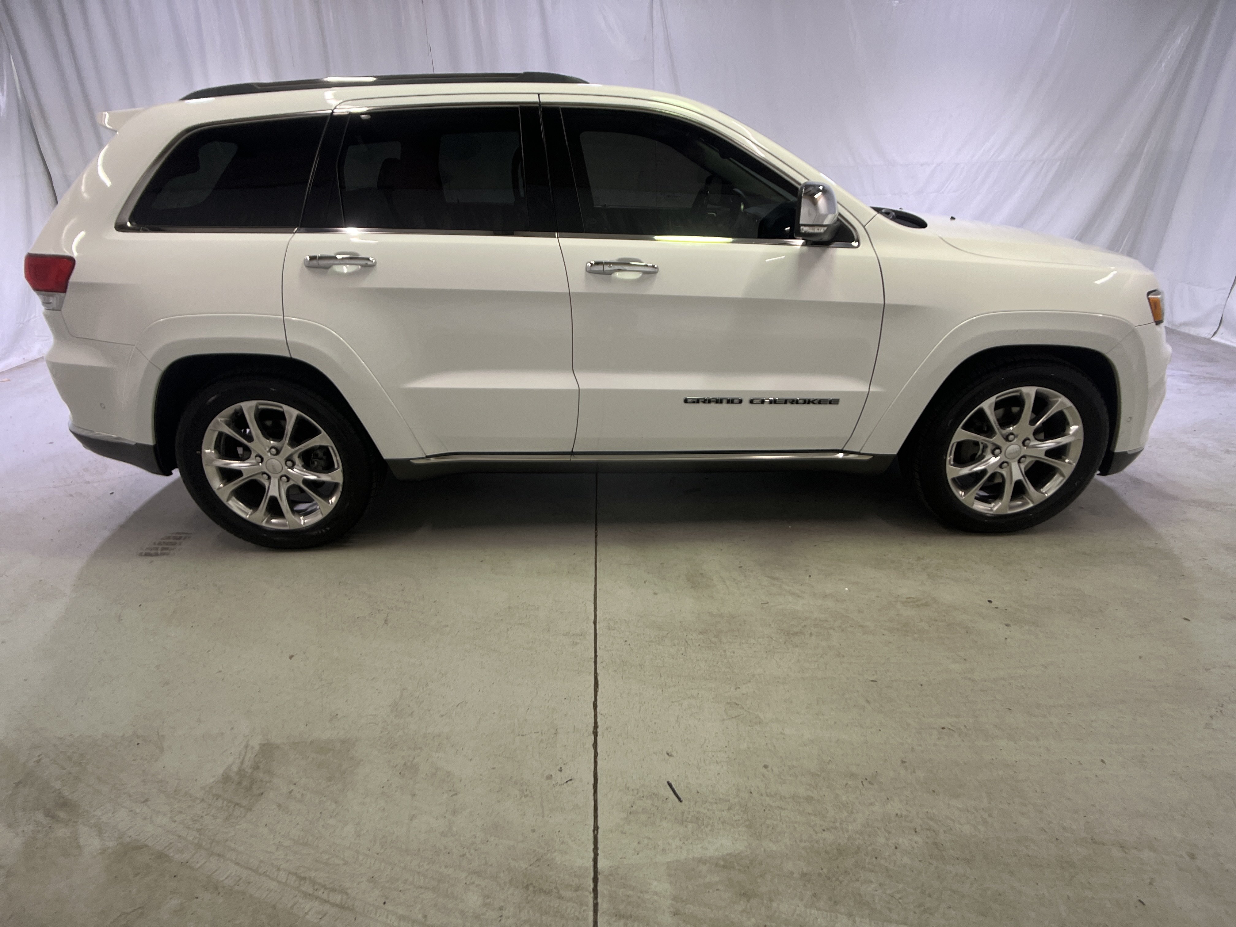 Used 2020 Jeep Grand Cherokee Summit AWD/4WD image 12