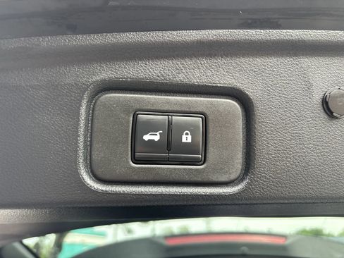 Used 2025 Nissan Pathfinder Platinum AWD/4WD image 33