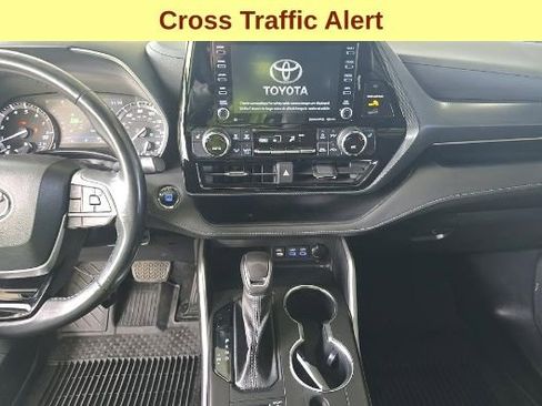 Used 2022 Toyota Highlander XSE AWD/4WD image 11