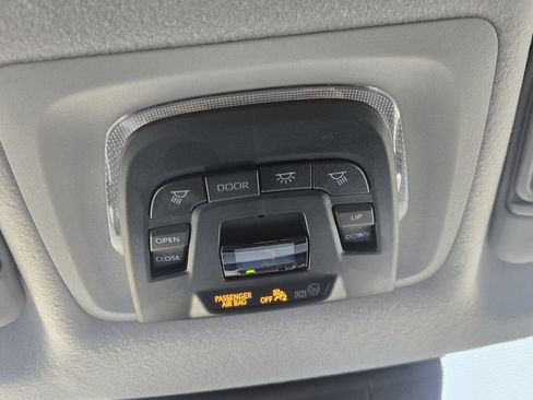 Used 2023 Toyota Corolla Cross XLE w/ Convenience Package FWD image 22