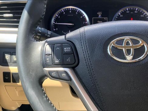 Used 2016 Toyota Highlander Limited w/ Driver Technology Package AWD/4WD image 23