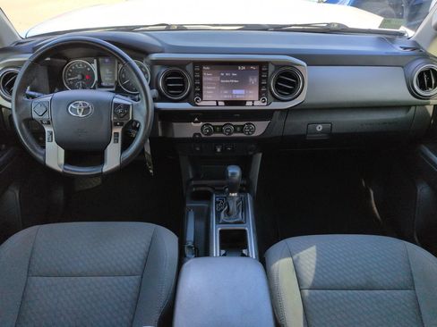 Used 2020 Toyota Tacoma SR5 RWD image 15