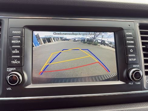 Used 2020 Kia Sedona LX image 19