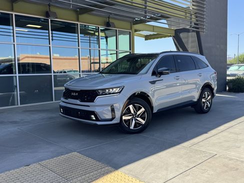 Used 2022 Kia Sorento EX w/ Panoramic Sunroof Package image 1