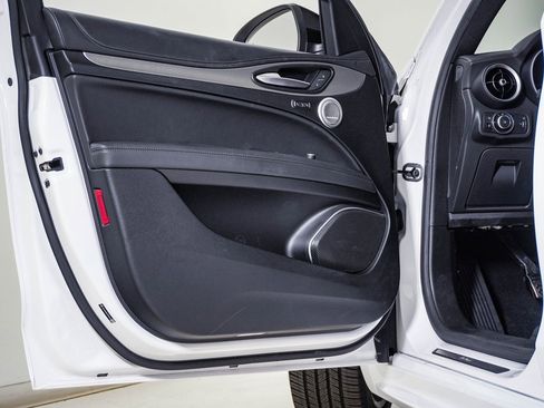 Used 2023 Alfa Romeo Stelvio Veloce image 26