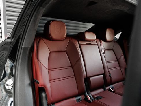 Certified 2022 Porsche Cayenne GTS AWD/4WD image 36