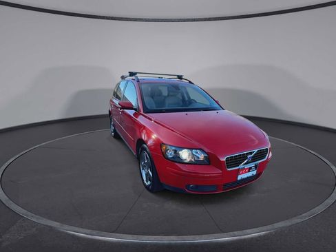 Used 2005 Volvo V50 T5 image 2