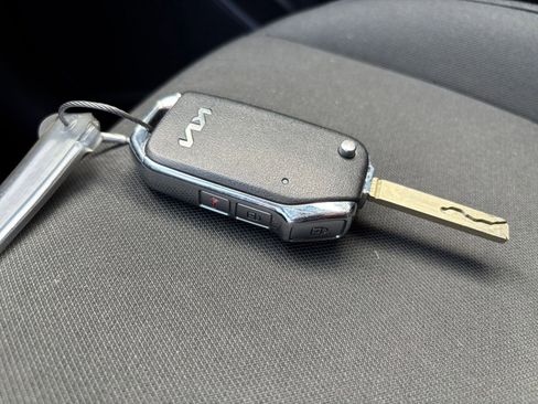Used 2025 Kia Sportage LX image 18