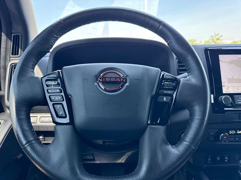 Used 2022 Nissan Frontier PRO-4X w/ Pro-4X Premium Package AWD/4WD image 19