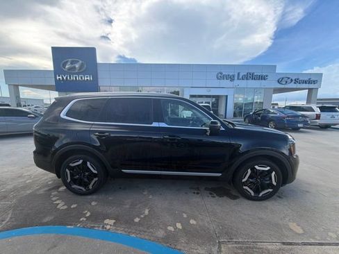 Used 2023 Kia Telluride EX w/ EX Captain's Chair Package FWD image 8