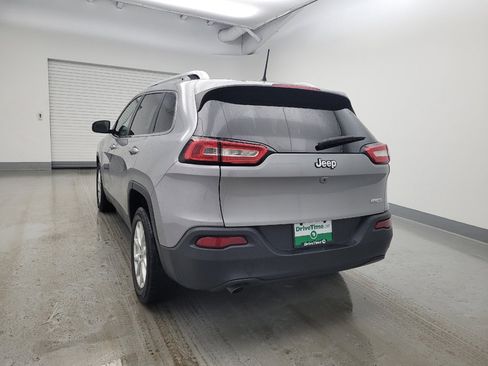 Used 2017 Jeep Cherokee Latitude FWD image 6