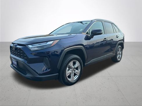 Used 2025 Toyota RAV4 XLE AWD/4WD image 2