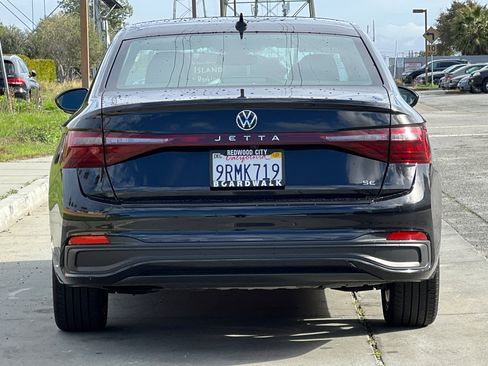 Certified 2025 Volkswagen Jetta SE image 5