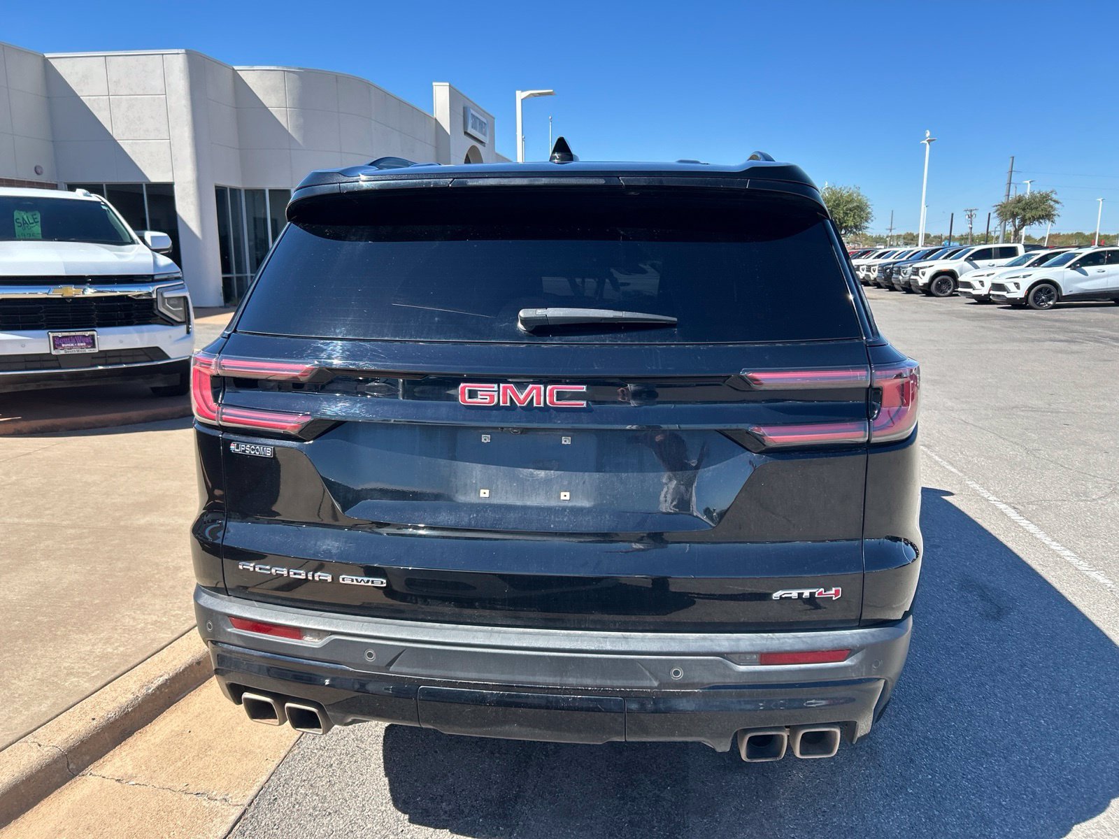 Used 2025 GMC Acadia AT4 AWD/4WD image 6