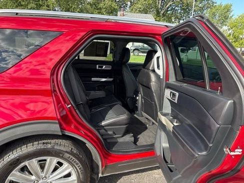 Used 2021 Ford Explorer Limited w/ Equipment Group 301A AWD/4WD image 12