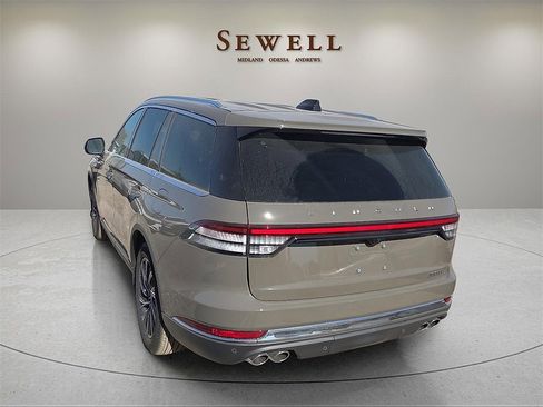 New 2026 Lincoln Aviator 2WD image 3
