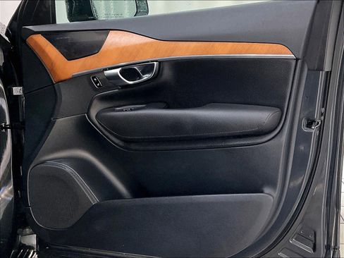 Used 2021 Volvo XC90 T6 Momentum w/ Advanced Package image 12