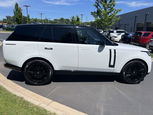 Used 2022 Land Rover Range Rover SE AWD/4WD image 9