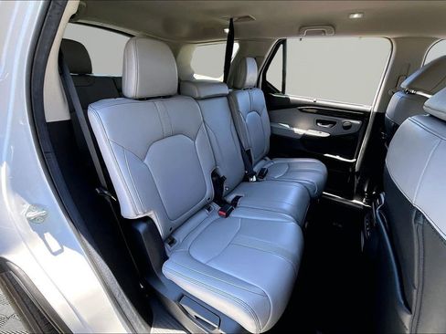 Used 2025 Honda Pilot EX-L image 19
