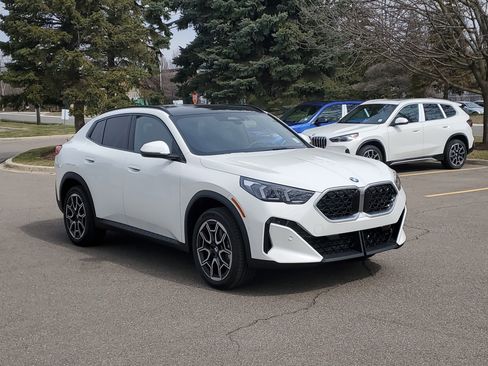 New 2026 BMW X2 xDrive28i w/ Technology Package AWD/4WD image 4