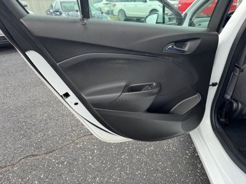 Used 2017 Chevrolet Cruze LS FWD image 9