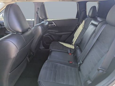 Used 2024 Mitsubishi Outlander SE FWD image 14