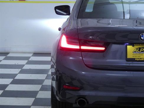 Used 2021 BMW 330e xDrive w/ Convenience Package image 33