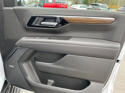 New 2026 Chevrolet Suburban High Country AWD/4WD image 31