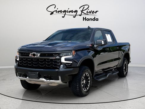 Used 2024 Chevrolet Silverado 1500 ZR2 w/ Technology Package AWD/4WD image 3