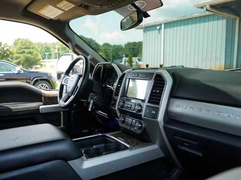Used 2019 Ford F250 Lariat w/ Lariat Value Package AWD/4WD image 14