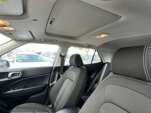 Used 2025 Hyundai Venue SEL FWD image 27