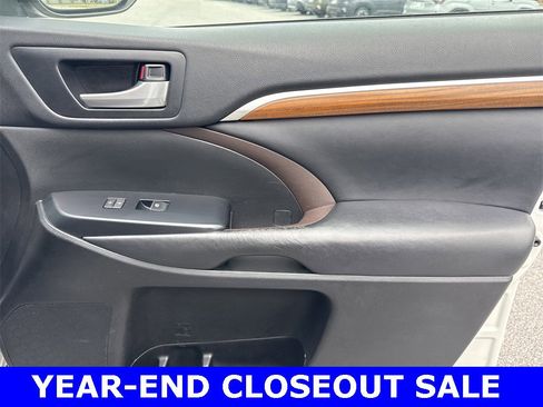 Used 2017 Toyota Highlander Limited image 37
