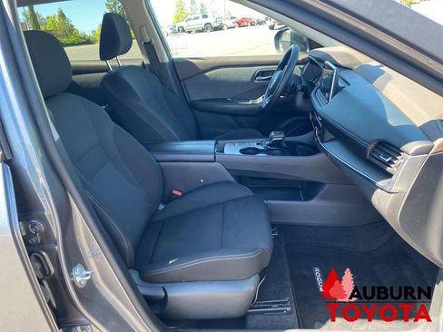 Used 2023 Nissan Rogue S FWD image 12