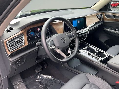 Used 2025 Volkswagen Atlas SE AWD/4WD image 15