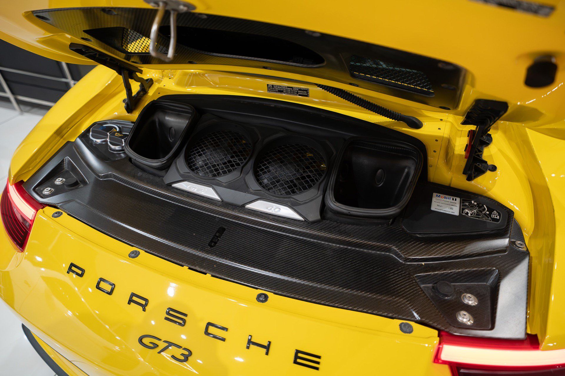 Used 2018 Porsche 911 GT3 RWD image 47
