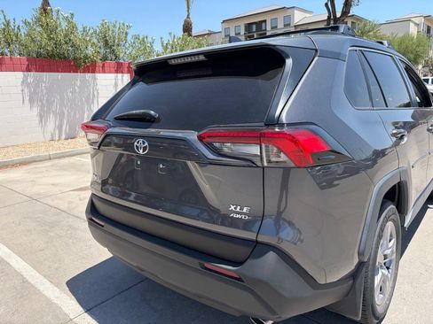 Used 2022 Toyota RAV4 XLE AWD/4WD image 4