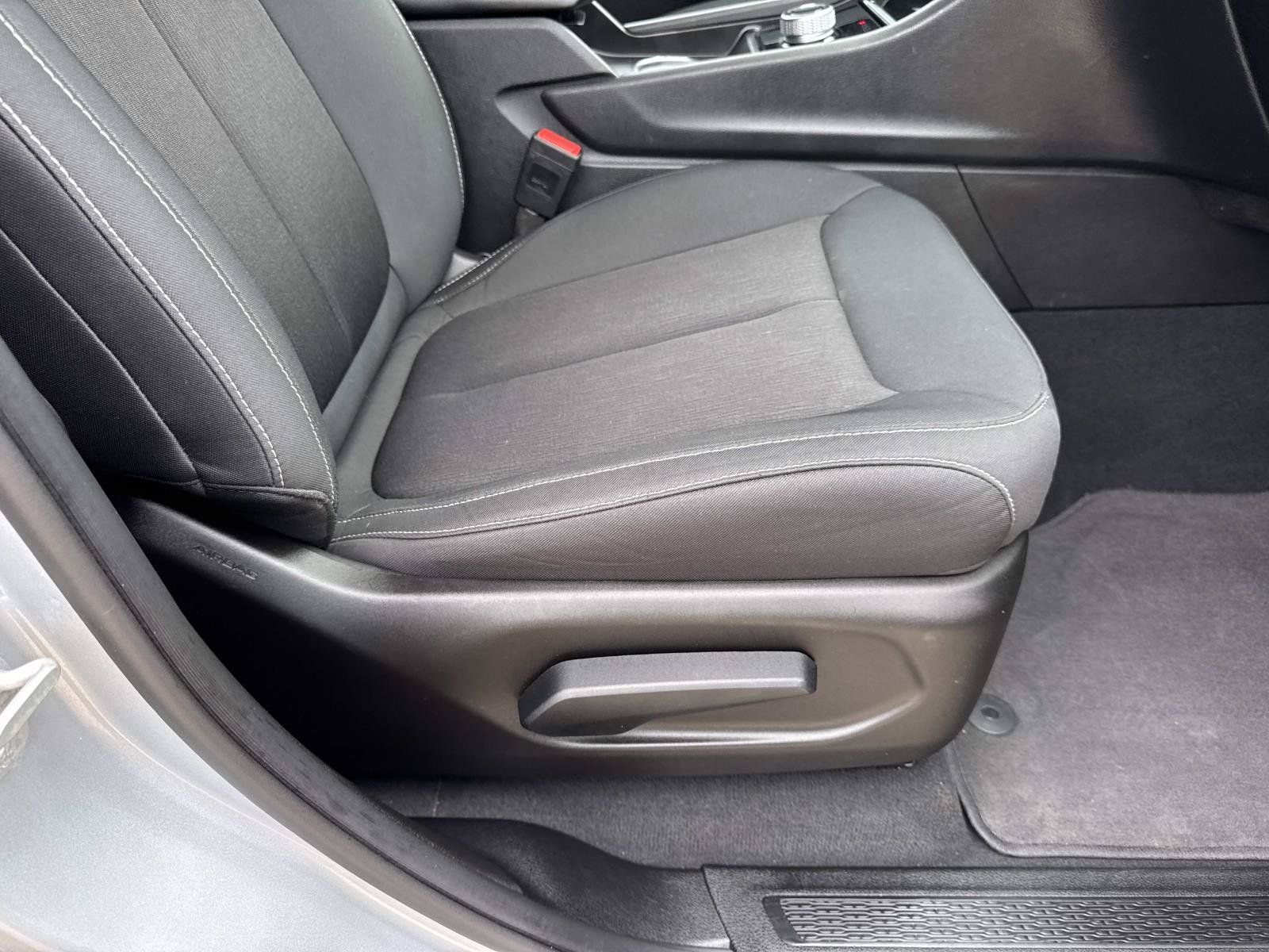 Used 2024 Jeep Grand Cherokee Laredo RWD image 11