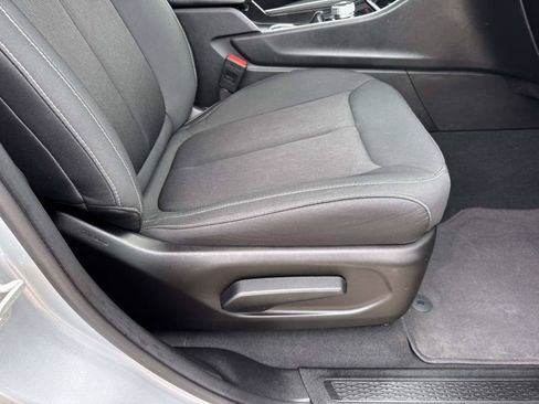 Used 2024 Jeep Grand Cherokee Laredo RWD image 11